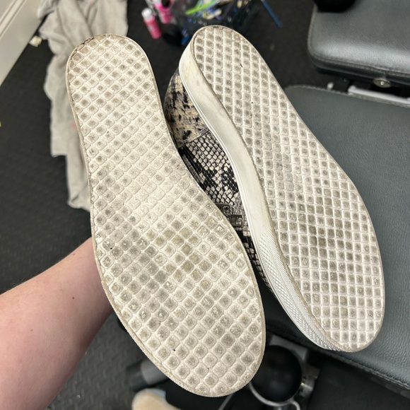 Steve MaddenSnakeskin Pattern Women's Ankle wedged Boots - Picture 5 of 7